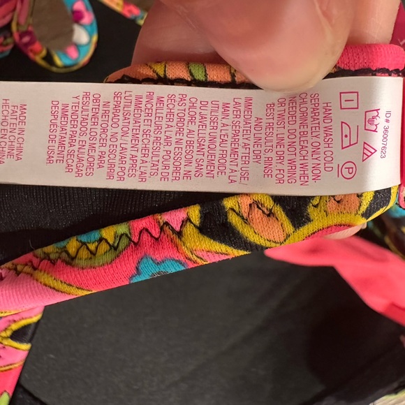 Two Victoria's Secret Bikini Tops - Picture 5 of 5